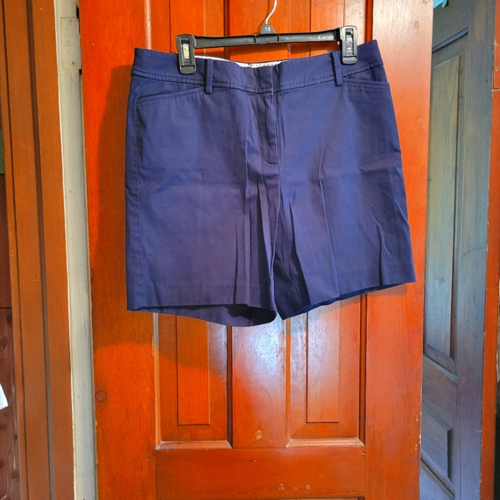 Talbots Perfect Short in dark blue, size 10